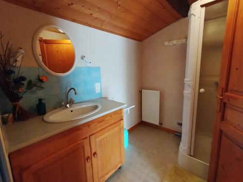 a bathroom with a sink and a mirror at Le Logis de bouillé in Bouillé-Courdault