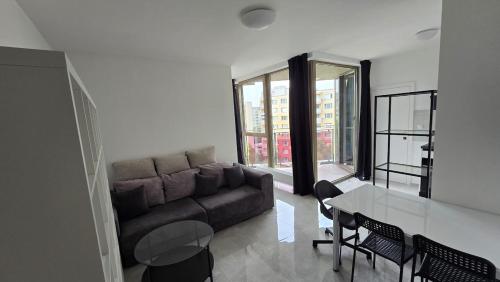 2 room Apartment with AC, Vienna Gate 4