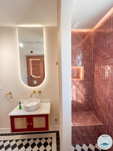 a bathroom with a sink and a shower at NAVU Apartment in Katun