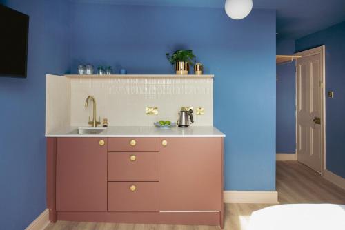 a kitchen with a sink and a counter at Merchant's House in Derry Londonderry