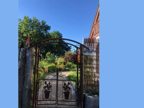 an entrance to a garden with an iron gate at Ferienwohnungen Zum Anker _ Objekt in Diedrichshagen