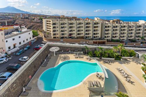 Blue Lagoon - Ocean View Penthouse with Sunset Terrace, Heated Pool, AC