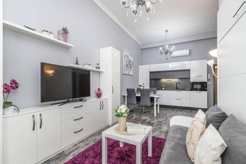 Sweet Home in Historic Mala Strana next to Prague!