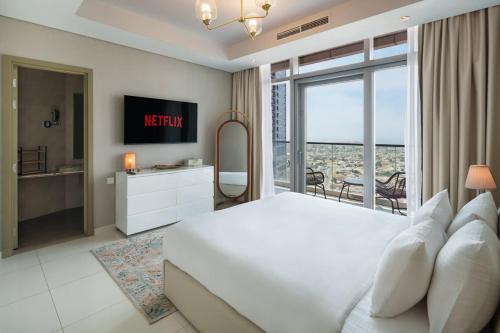 Chic 2BR in Paramount Midtown Infinity Pool Access
