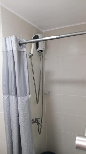 a shower in a bathroom with a shower curtain at Relaxing Urban Retreat - Marina Spatial in Piapi