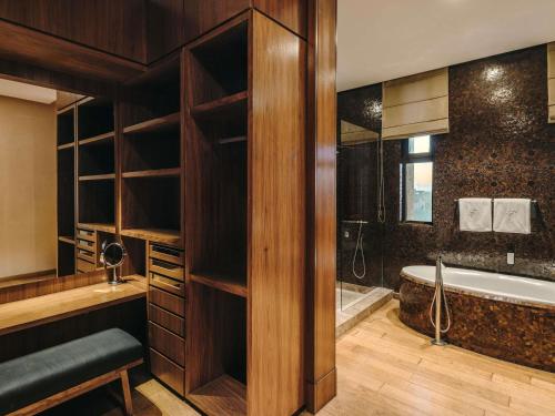 a bathroom with a bath tub and a sink and a bath tub at Fairmont Royal Palm Marrakech in Marrakesh