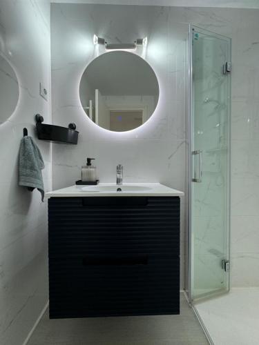 Apartament a Primera Línia amb Vistes al Mar i Muntanya