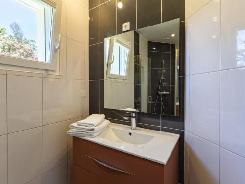 a bathroom with a sink and a mirror at Gite Paul Sallou in Perros-Guirec