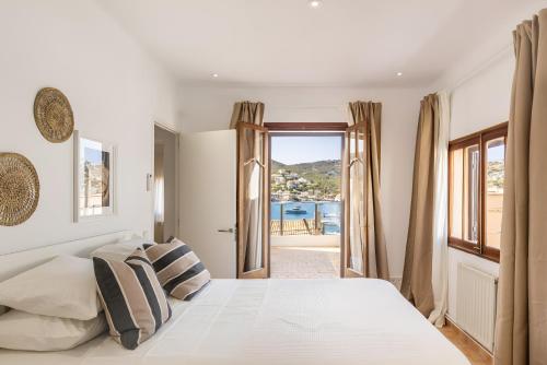a bedroom with a bed with a view of the ocean at Ca Ne Margalide - Andratx in Port d'Andratx