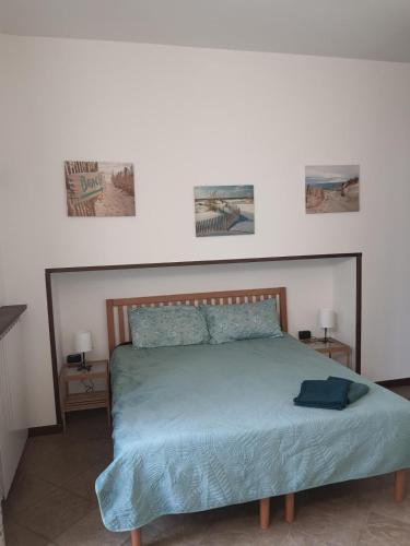 a bedroom with a bed with a blue comforter at B&B Luna in Sesto Calende