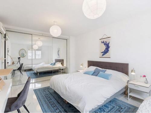 Huge modern home in Valencia city - 3 bedrooms, 2 bathrooms - sleeps 9