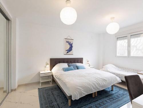 Huge modern home in Valencia city - 3 bedrooms, 2 bathrooms - sleeps 9