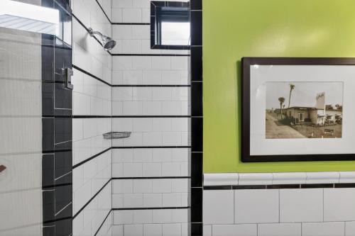 a bathroom with a green wall and a picture at Emil Cottage in Saint Simons Island