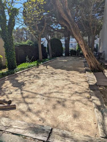 La pause Antiboise, parking et piscine