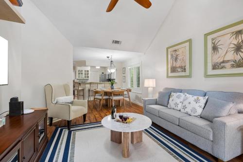 172 Colonnade Club photo 16