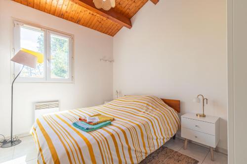 a white bedroom with a bed and a window at Location Oléron centre La Cotinière in Saint-Pierre-dʼOléron