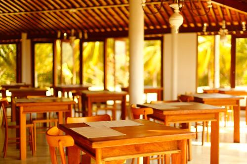 ห้องอาหารหรือที่รับประทานอาหารของ Angá Beach Hotel