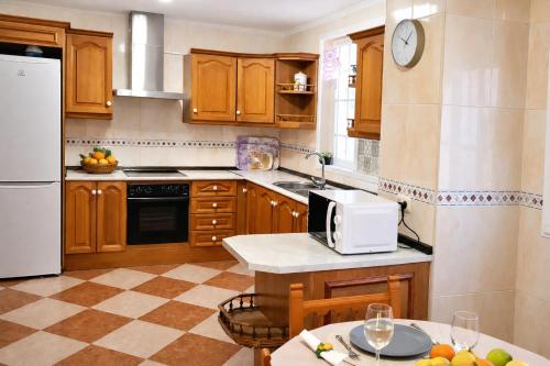 Casa Huelin - Apartamento y Loft, Playa 200m, Patio Privado, Centro Málaga