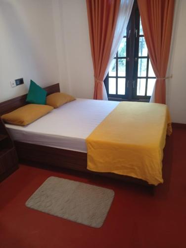 a bedroom with a large bed with a window at Ella Top Sky in Bandarawela