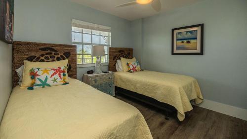 a bedroom with two beds and a window at 2405 Ocean Pointe Suites in Tavernier