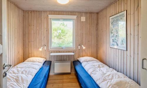 two beds in a room with a window at VE265-Vejers-Strand-Nordvej-98-A in Vejers Strand