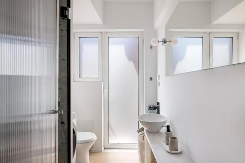 The HostMaster Ivory Light Loft