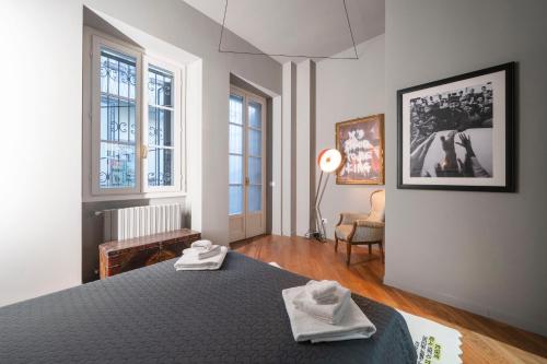 Intrho- Correnti Luxury Apartment