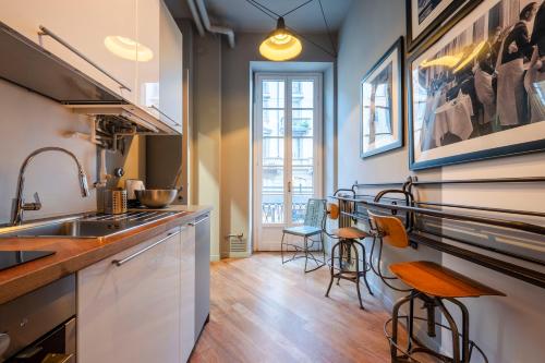 Intrho- Correnti Luxury Apartment