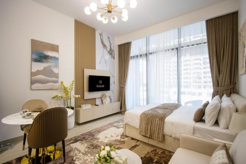 Riviera Living, Redefined - Stylish Studio with Pool and Balcony