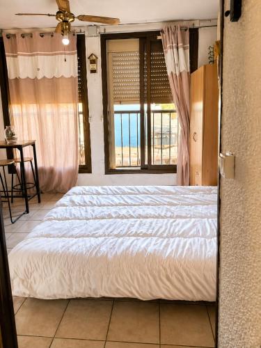 a large bed in a room with a window at Studio cosy Valras, plage à 20 m in Valras-Plage