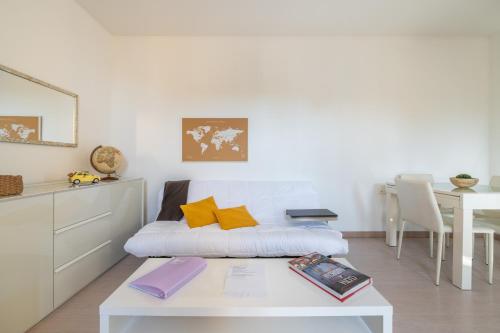 a living room with a couch and a table at Casa Claudia in Elmas
