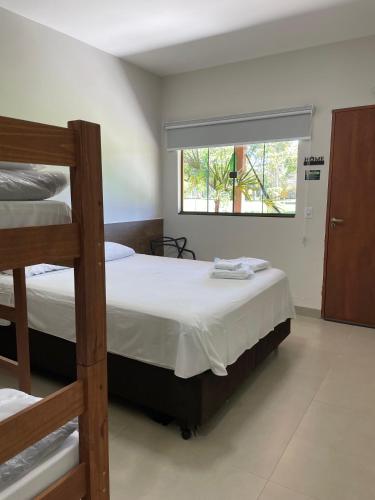 a bedroom with two bunk beds and a window at Hotel Camping R Formoso in Bonito