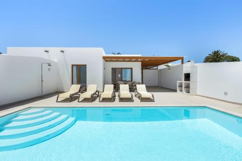 Villa Los Altos Arbea 8B by Escape Home