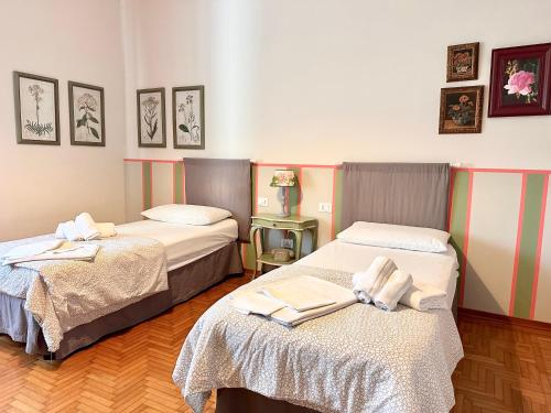 a room with two beds with towels on them at Villa Dolce Vita in San Vincenzo