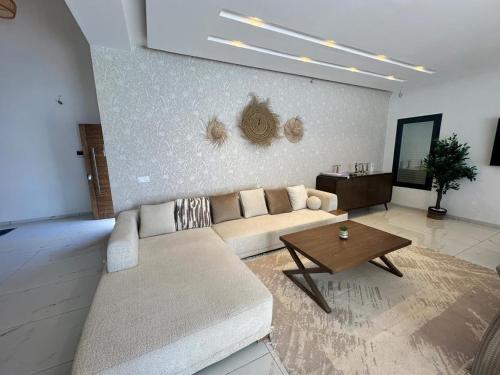 a living room with a couch and a table at Villa Donia in Mezraya