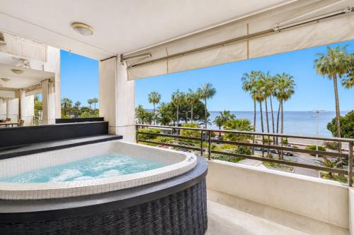 REF 2053 - Seasonal rental - Prestigious apartment on the Croisette Cannes