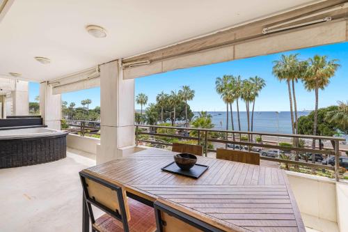 REF 2053 - Seasonal rental - Prestigious apartment on the Croisette Cannes