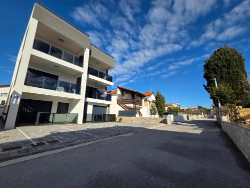 Dalmara Apartments Milki