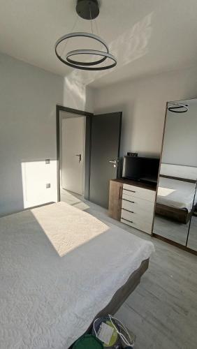 a bedroom with a large bed and a mirror at ВЕСЕЛА ВАКАНЦИЯ Китен in Kiten