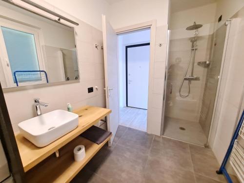 a bathroom with a sink and a shower at Immobillario - Casa Luna in Domaso