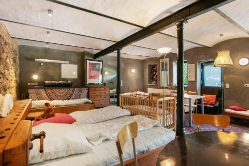 a living room with a bed and a dining room at Seminarhof Mollandur in Bochow