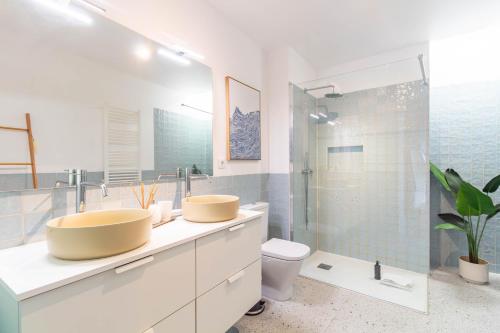 Stylish 3BR in Central Porto w AC by LovelyStay