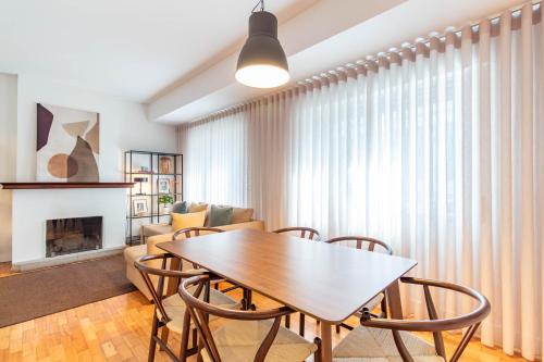 Stylish 3BR in Central Porto w AC by LovelyStay
