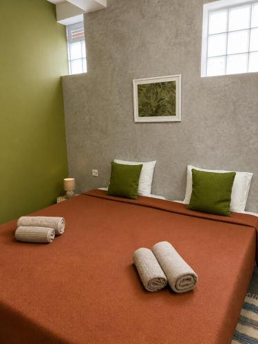 a bedroom with a large bed with two pillows at Djeu Guest House in Santa Maria
