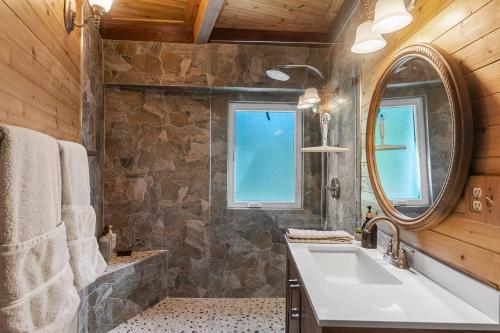 a bathroom with a sink and a mirror at 9 Minute Drive to the Lake in Chelan