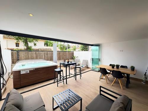 Terrace Private Jacuzzi - City Centre