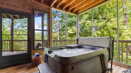 Rocking Chair Ridge by AvantStay photo 9
