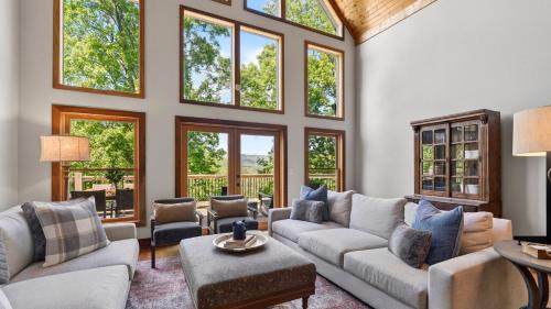 Rocking Chair Ridge by AvantStay photo 10