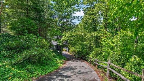 Rocking Chair Ridge by AvantStay photo 66