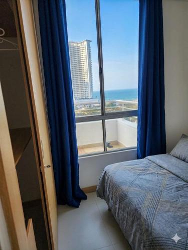 a bedroom with a bed and a large window at Cartagena Flat Resort in Cartagena de Indias